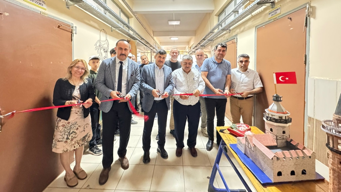 İskenderun Mesleki Ve Teknik Anadolu Lisesi Dünya Çevre Günü Etkinliği Sergi Açılışı