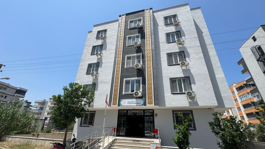 İskenderun Öğretmenevi ve Akşam Sanat Okulu Misafir Kabulüne Başladı